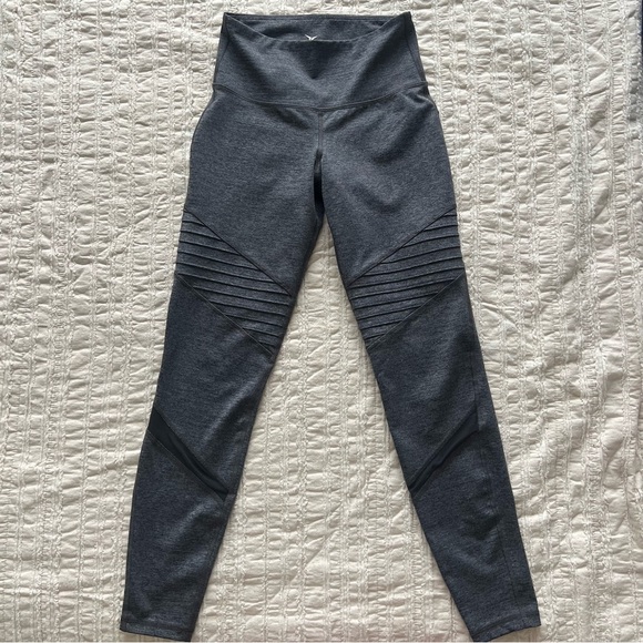 Old Navy Pants - Old Navy Go-Dry Active Cropped Leggings - XS